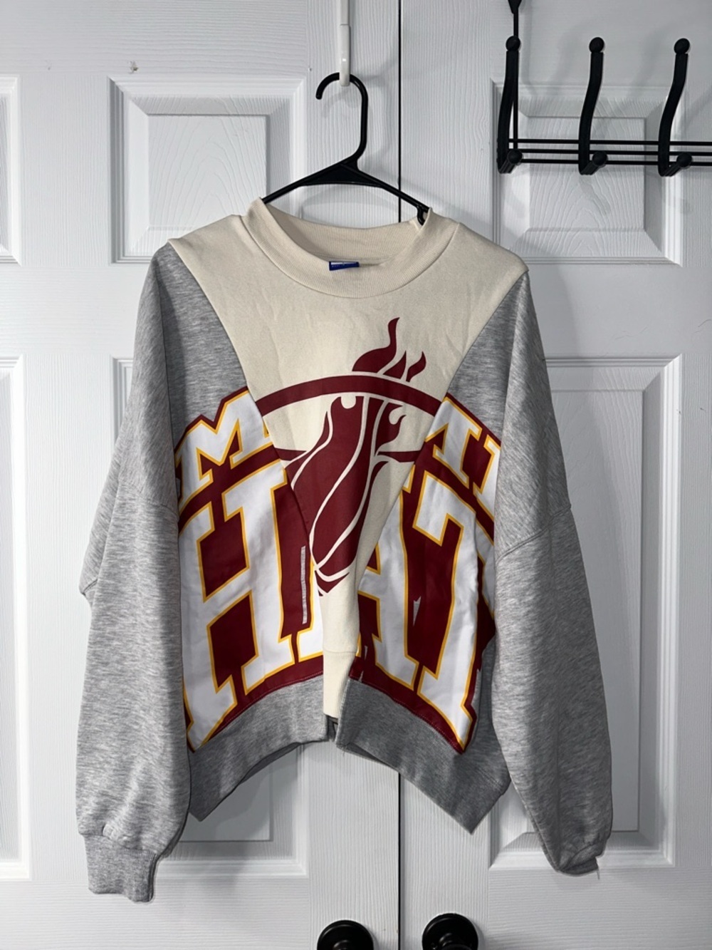 NBA Miami Heat Gray, Cream & Maroon Cropped Sweatshirt